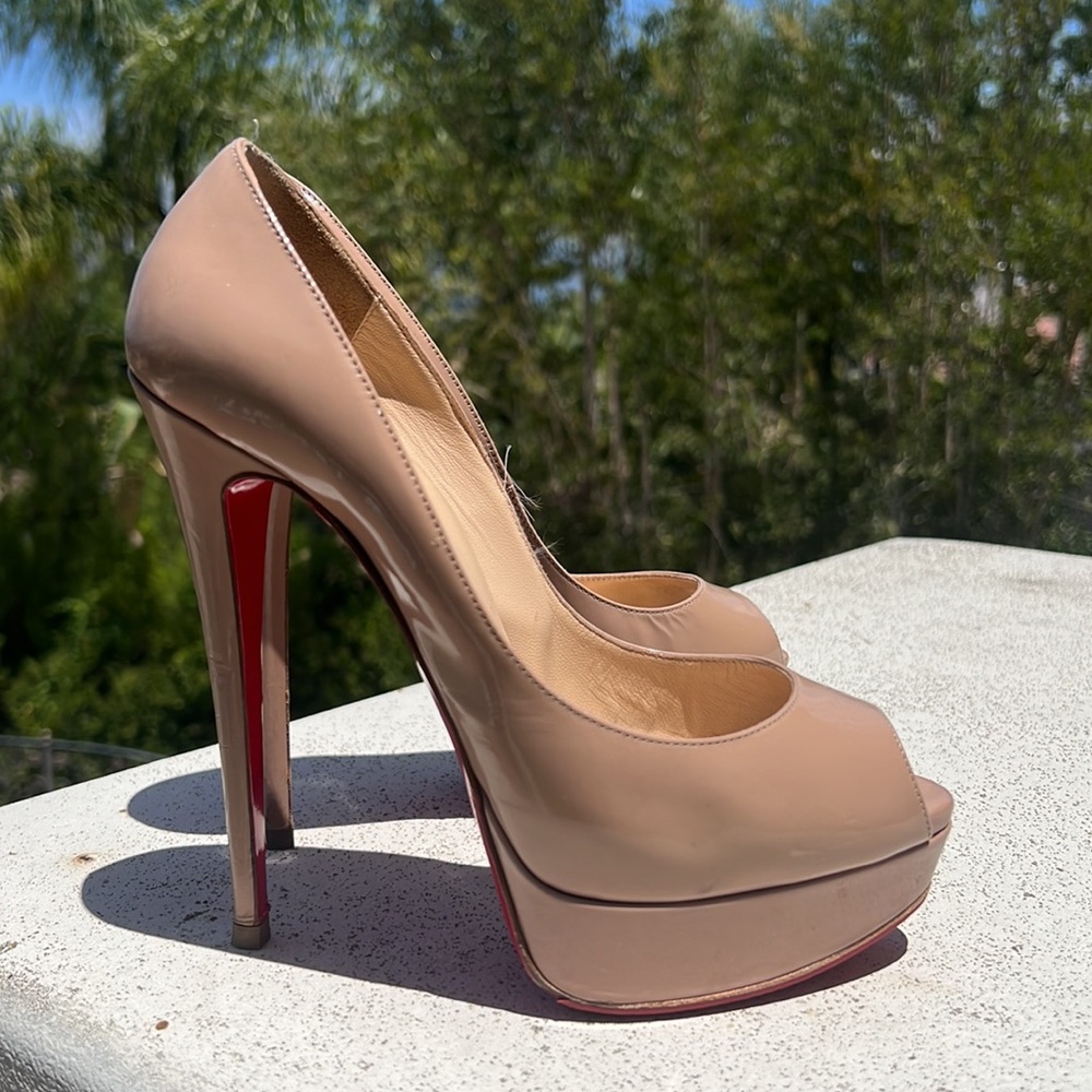 Christian Louboutin Beige Patent Leather Lady Peep Pumps Size39.5